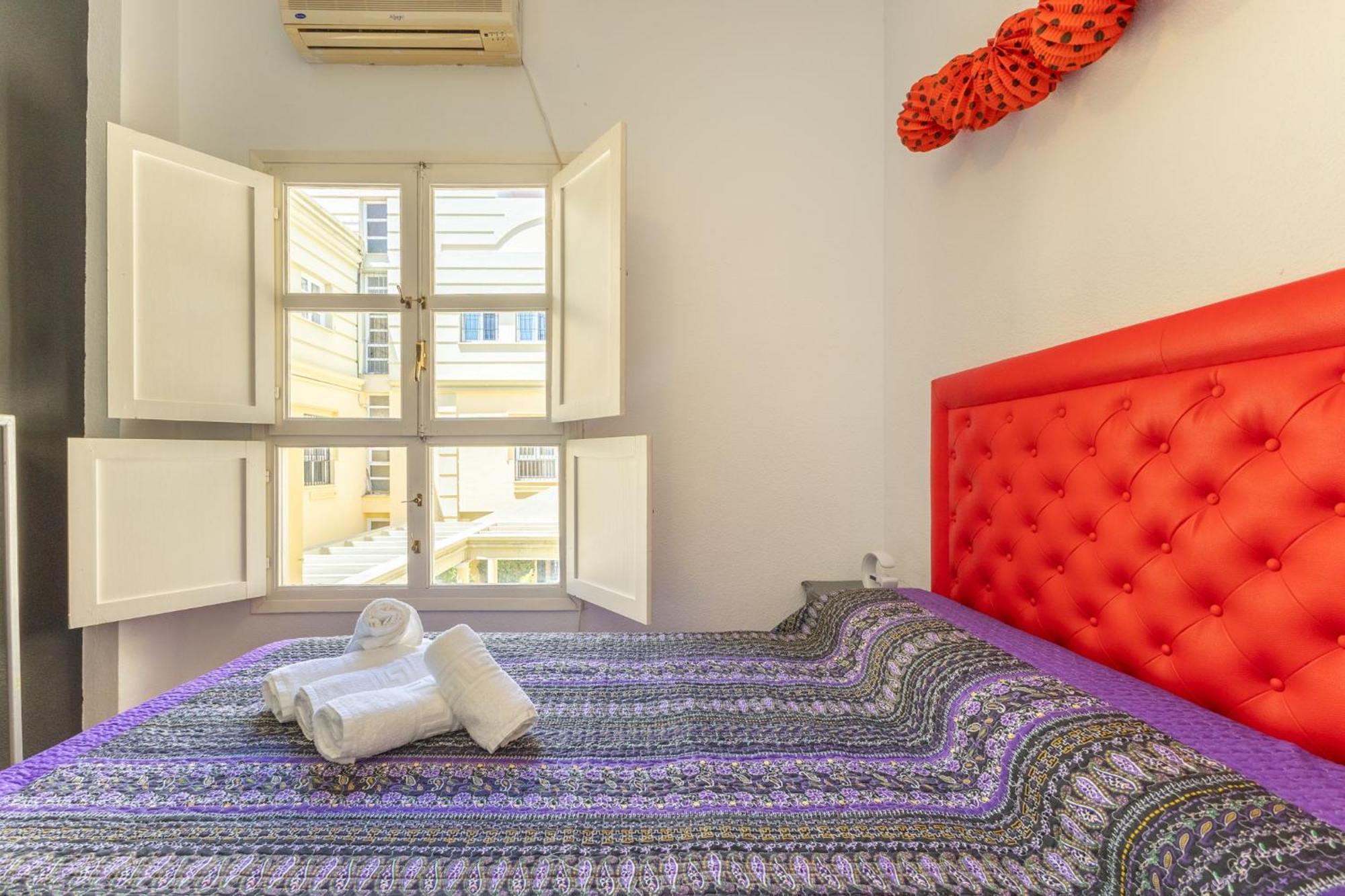 Conde Center Premium Suites, Free Parking Севилья Экстерьер фото